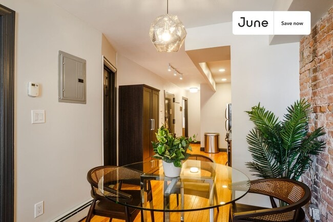 Photo - 356 W 39th St