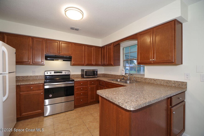 Photo - 765 Cleaves St SE