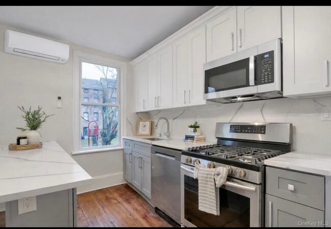 Building Photo - 171 Chambers St Unit 2