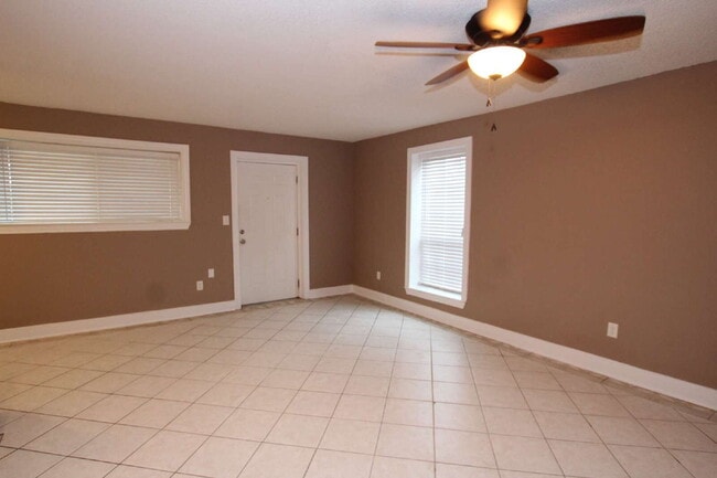 Photo - Coastal Condo Living with Pensacola Bay Views, Waterfront Pool Access & Prime Location Near Downt...