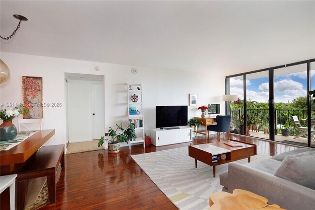 Photo - 780 NE 69th St Unidad 404