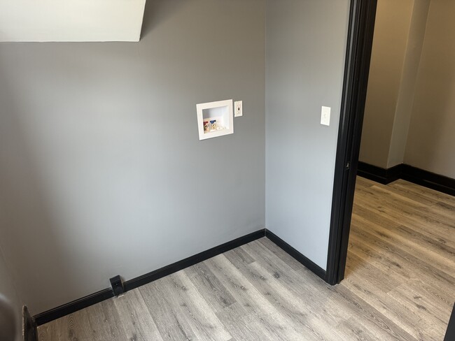 Laundry - 906 Virginia Ave Unit 906