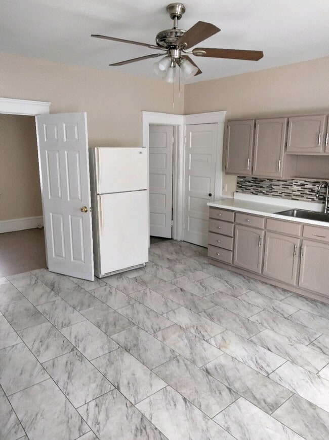 kitchen - 6002 Fleet Ave Unit FrontStudio