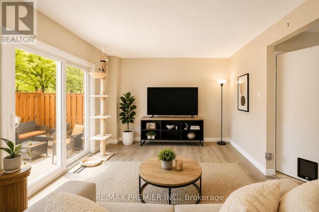 Photo - 476 Kingscourt Dr