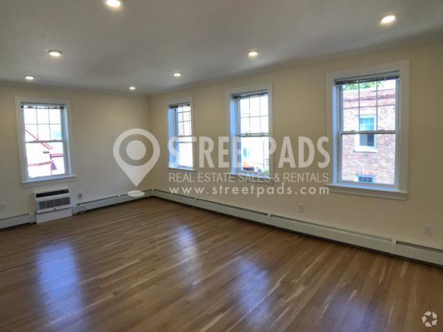 Building Photo - 1 bedroom in Brookline MA 02446 Rental