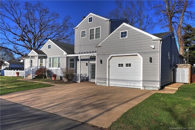 Building Photo - 22 Usher St