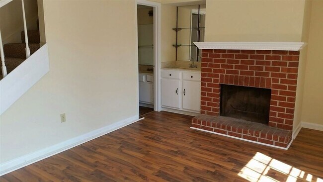 Photo - 900 Whitworth St Unit A1