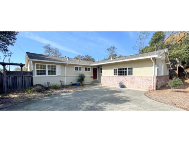 Building Photo - GORGEOUS NEW REMODEL! MARINWOOD 3BR Home,2...