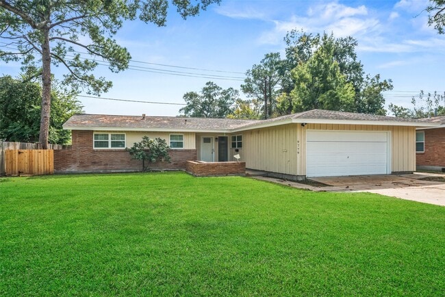 Photo - 9779 Westview Dr