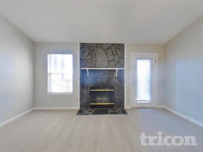 Photo - 165 Old Hampton Way