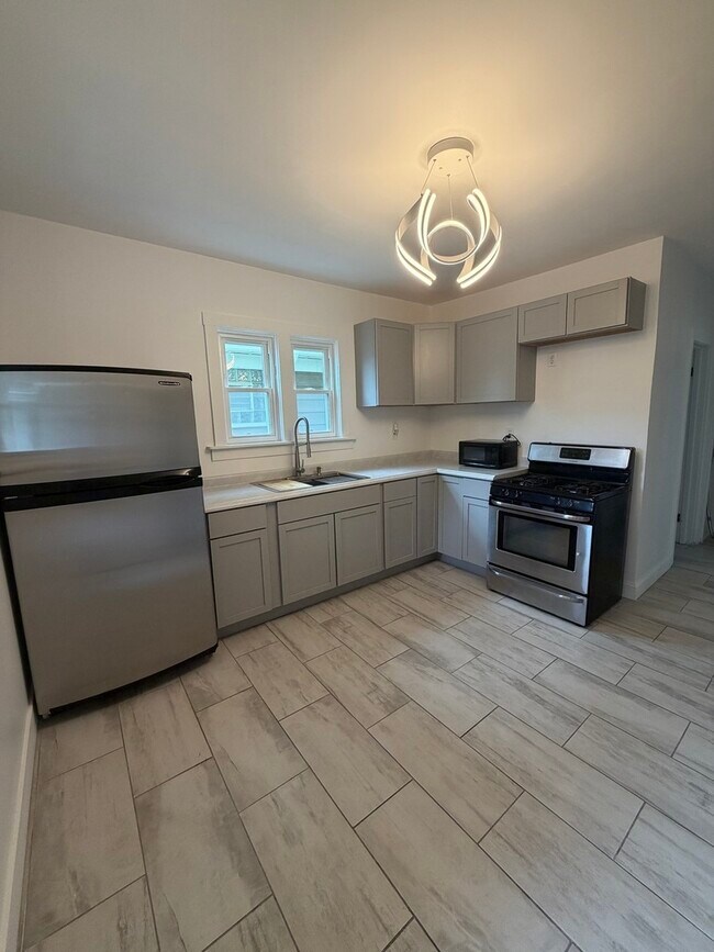 Photo - 1033 Lathrop Ave