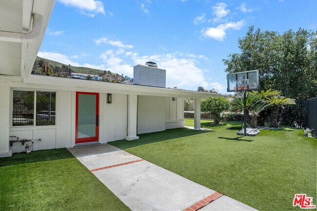 Building Photo - 1300 Bienveneda Ave Rental