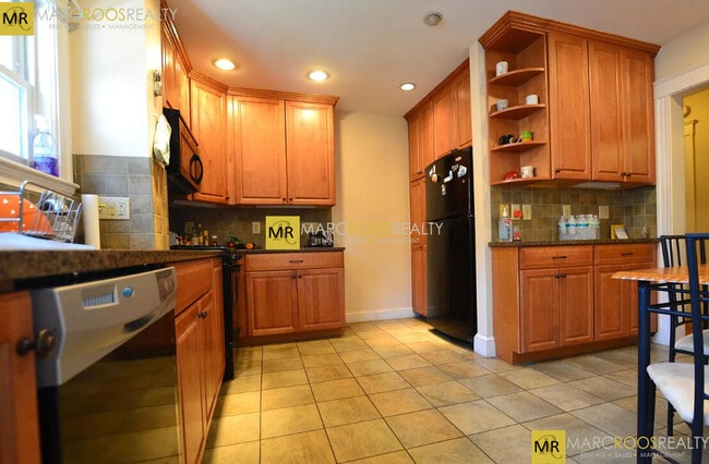 Building Photo - 289 Foster St Unit 1 Rental