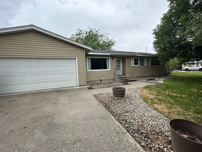 Nice 3 bedroom 2 bath Home - Nice 3 bedroom 2 bath Home