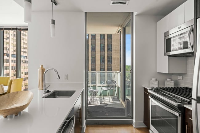 Photo - 68 E Lake St