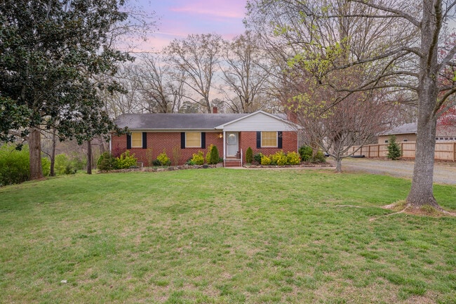 Building Photo - 296 Hopewell Church Rd