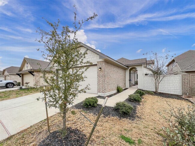 Photo - 818 Silo St