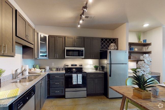 1BR, 1BA - 819 SF - Seapath on 67th
