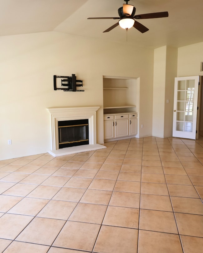 Building Photo - 4 Bedroom 2 Bath House for Rent in Northwe...