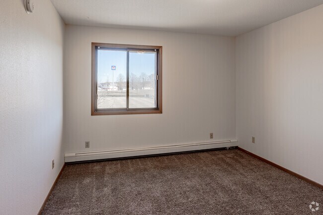 2BR, 1BA - 793SF - Primary Bedroom