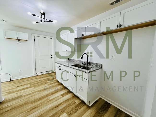 Photo - 615 N 32nd St