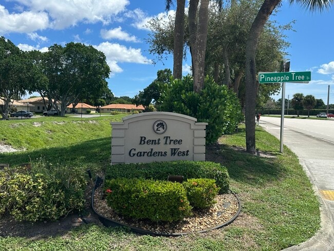 Building Photo - 9845 Pineapple Tree Dr Unit 208