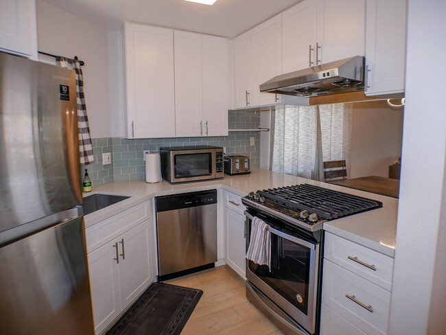 RARE Offering 2BD/2BA Furnished Condo of s... - RARE Offering 2BD/2BA Furnished Condo of s... Unit 305