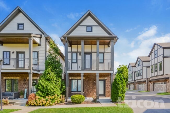Building Photo - 1248 Hillwood Private Cove