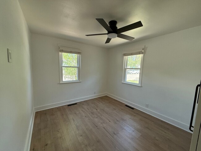Photo - 498 W 2nd St