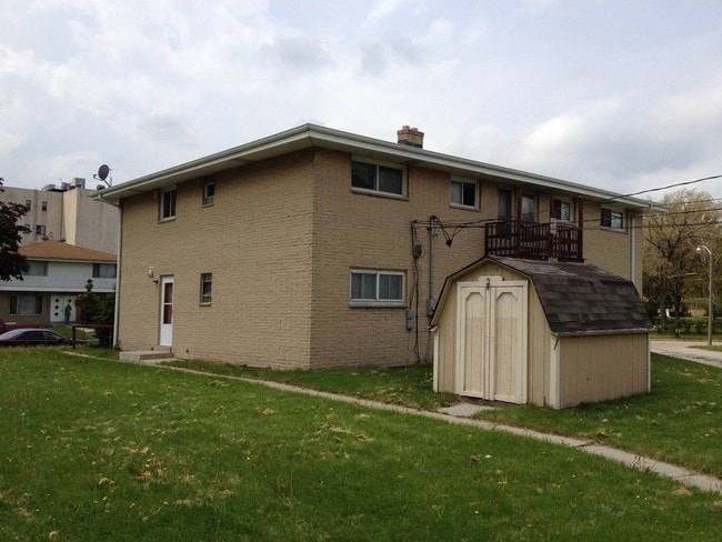 Rear Elevación de - 9420 Beckett Ave