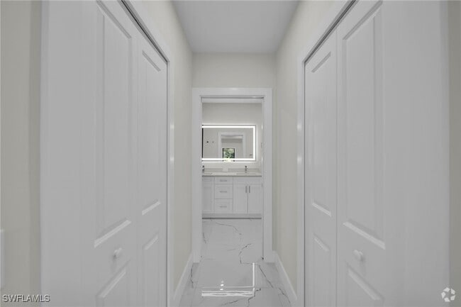 Building Photo - 636 Ladd St Rental