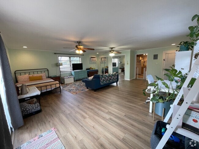 Building Photo - 1709 Unit UP Rental