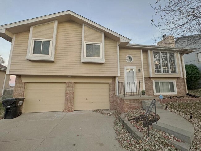Building Photo - 2107 Queen Dr Rental