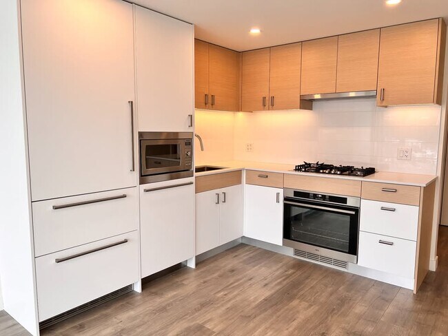 Photo - 200 Klahanie Crt