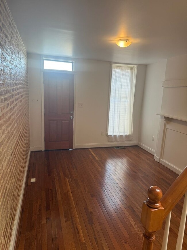 Building Photo - Beautiful Charming Townhome Available Now!!!