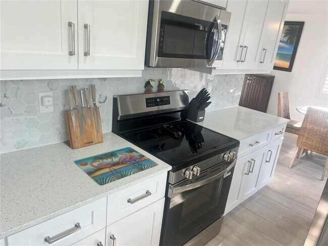 Photo - 6020 Midnight Pass Rd