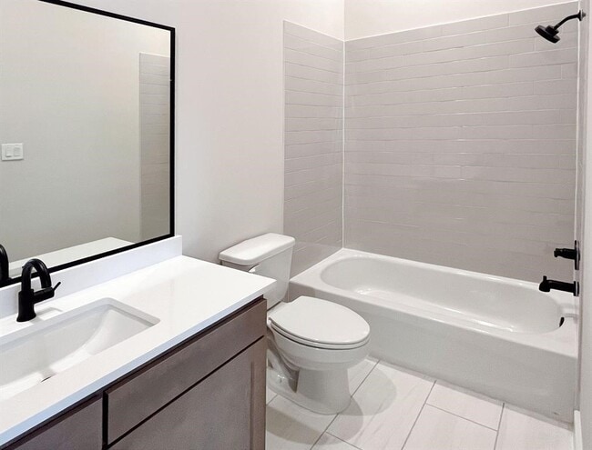 Photo - 1806 Line St