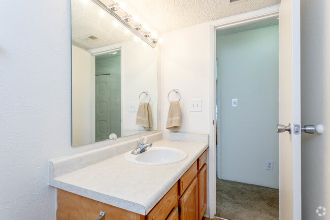 2BD, 2BA - 1060 SF