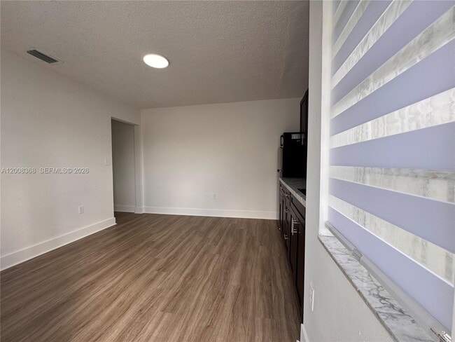 Photo - 3632 SW 87th Ave Unidad Rear - 1