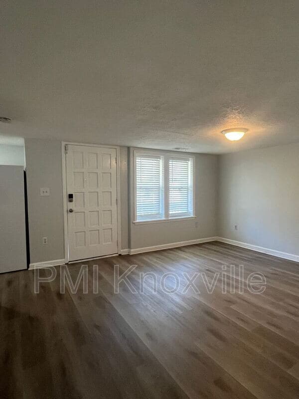 Photo - 489 W Outer Dr