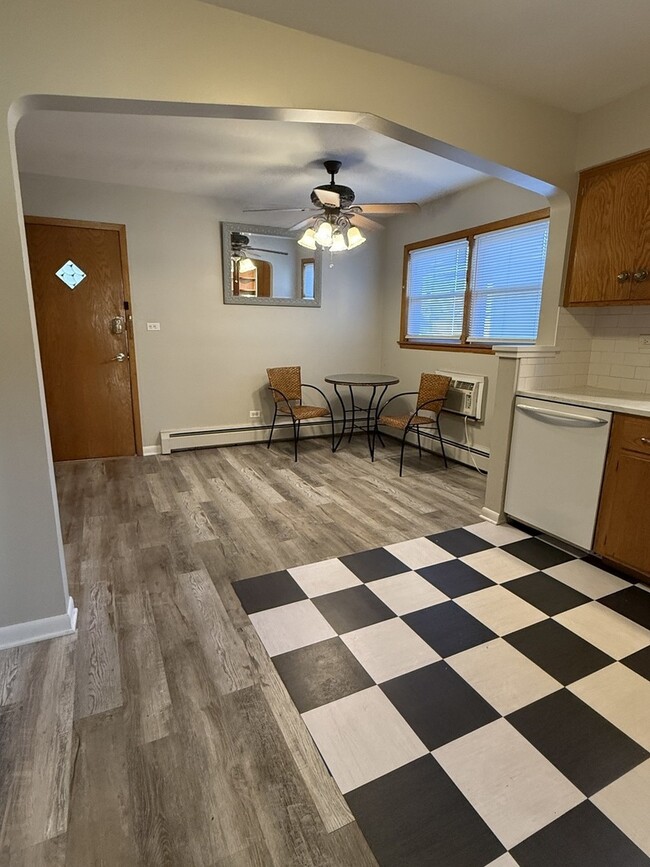 Photo - 5736 W Gunnison St Unit 2