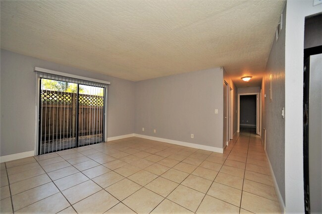 Photo - 2100 Forest Knoll Dr NE