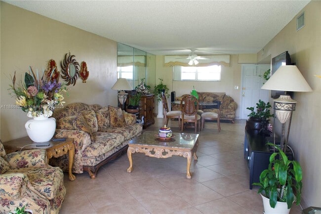 Photo - 9820 S Hollybrook Lake Dr Unidad 106