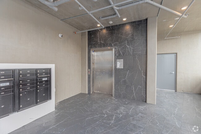 Ascensor del vestíbulo - MC Tower