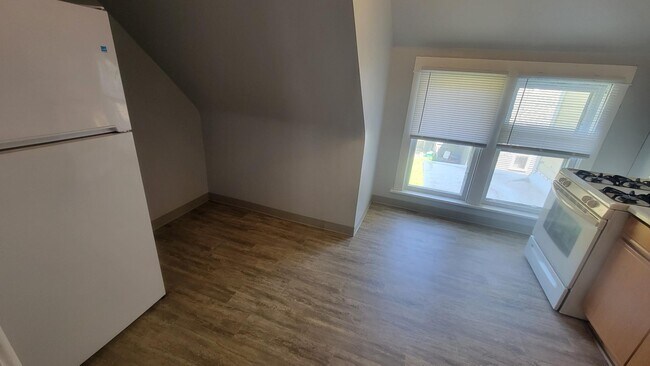 Photo - 20 N Willow St