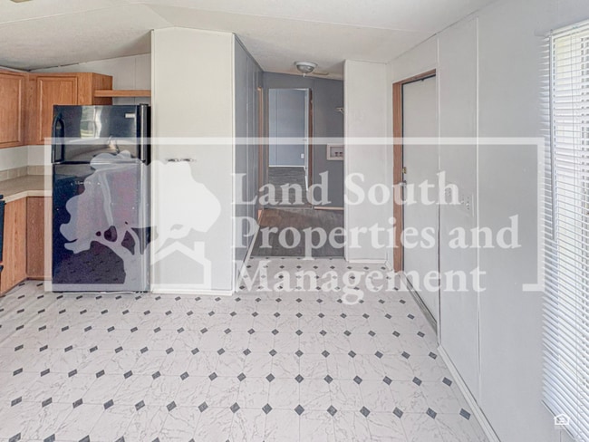 Photo - 425 Longfellow Blvd