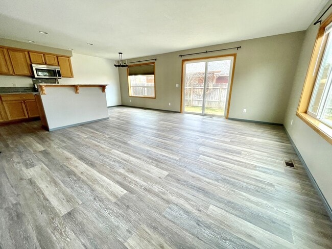 Photo - 145-MHH1145 N Tamarack St