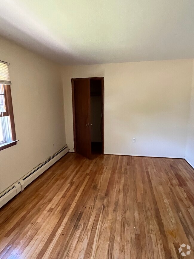 Building Photo - 37 Nicholas Dr Unit 37 Nicholas Dr Bristol CT Rental