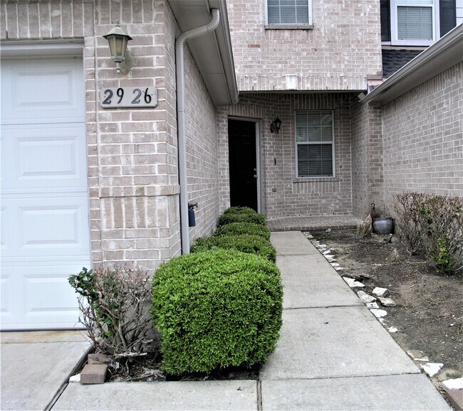 Photo - 2926 Meadowglen Crest