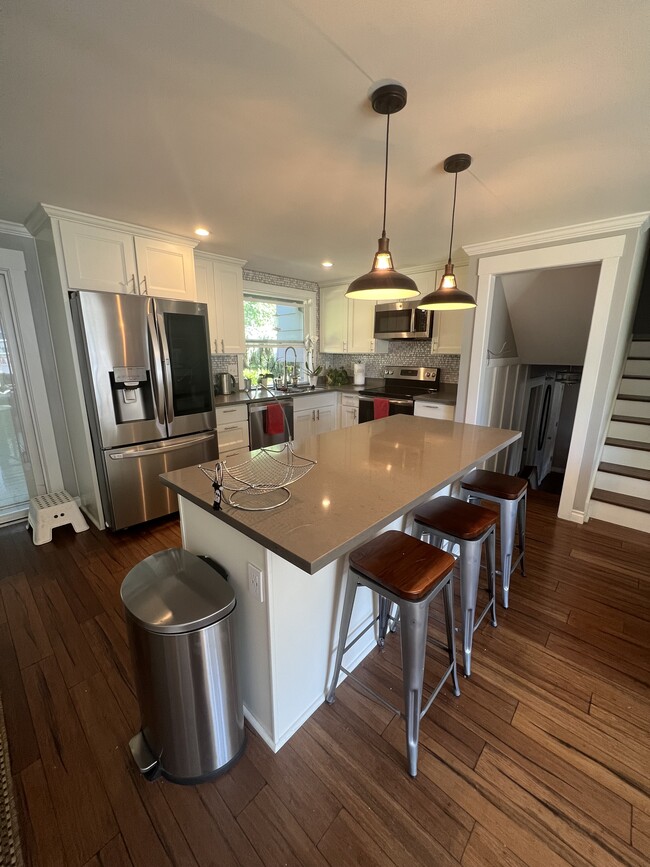 Photo - 98 SW Hartley Ave